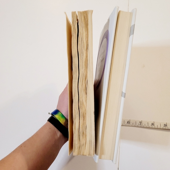 2 Women's business books - Picture 3 of 4